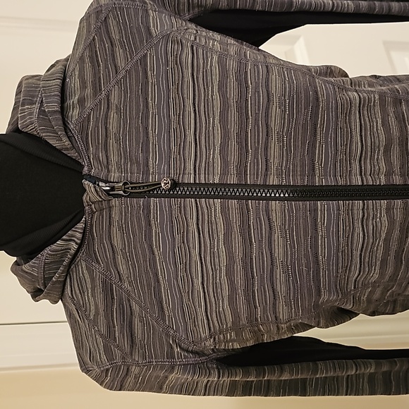 259. Lululemon Daily Practice Jacket - Picture 2 of 12